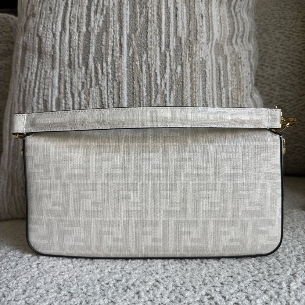 Fendi Mamma Baguette - Medium - Picture 4 of 5